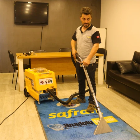 MAŠINA ZA DUBINSKO PRANJE SA TOPLOM VODOM 12-17L ANAFOR SAFRAN